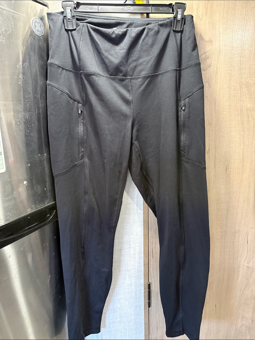 Yogalicious Black High-Waist Leggings with Side Zip Pockets